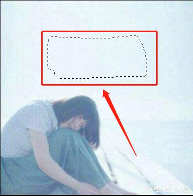 ps中怎么智能填充？摳掉一部分后其他的自動(dòng)填充？