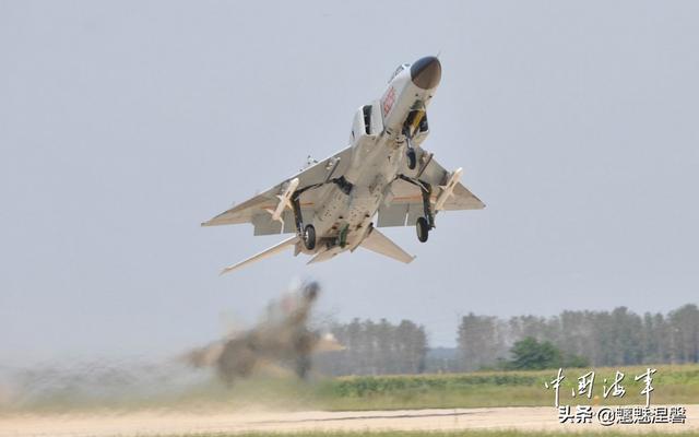 中國海軍有4種三代戰機，為何還有一個(gè)艦隊全是二代機？