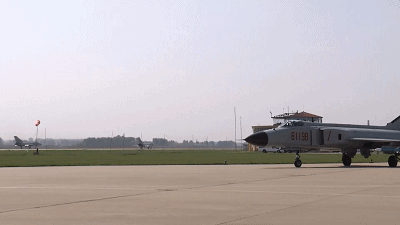 中國海軍有4種三代戰機，為何還有一個(gè)艦隊全是二代機？