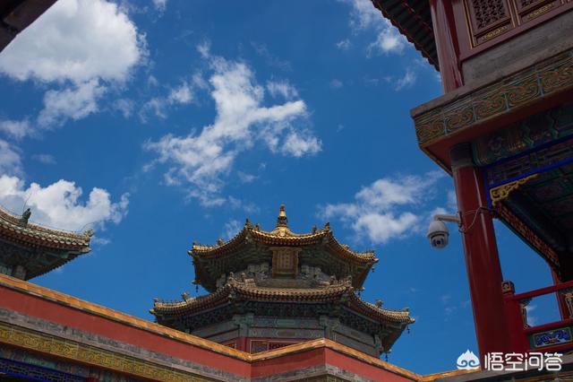 單反相機怎么把藍天拍的更藍？另外藍天（萬(wàn)里無(wú)云）怎么對焦？