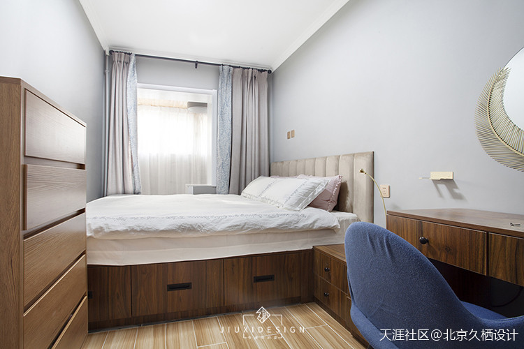 一居變兩居門(mén)型海報設計尺寸，依然還能擠出衣帽間，47㎡半地下小戶(hù)型的神設計！