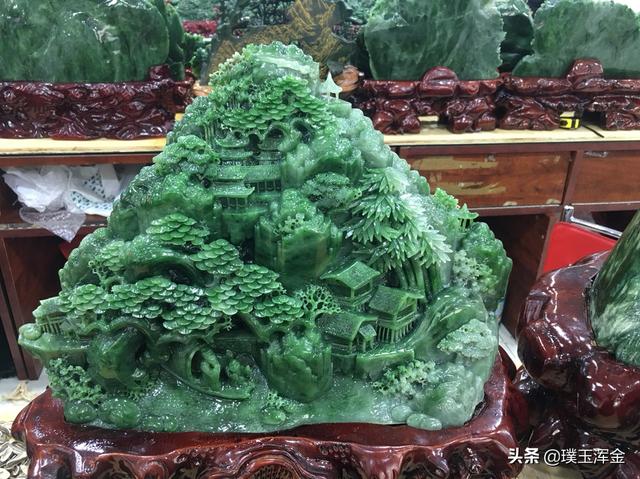 現在雕刻行業(yè)怎么樣雕刻機，購買(mǎi)一臺小型雕刻機，雕刻擺件，把件，掛件，哪位大神給個(gè)建議？