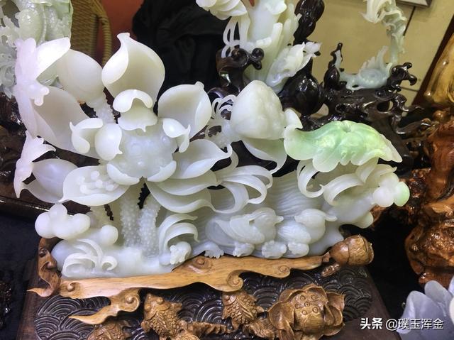 現在雕刻行業(yè)怎么樣雕刻機，購買(mǎi)一臺小型雕刻機，雕刻擺件，把件，掛件，哪位大神給個(gè)建議？