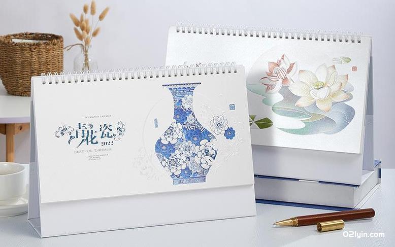 2022年珠光電雕臺歷四季養生 青花瓷 報春圖 月歷廠(chǎng)家批發(fā)